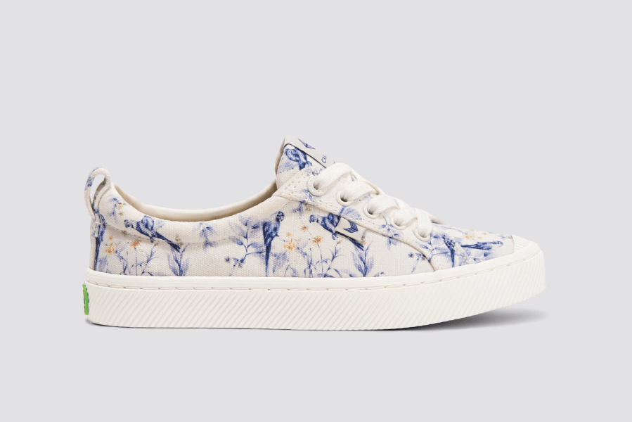 Cariuma OCA Low Off-White Parrot Print Canvas