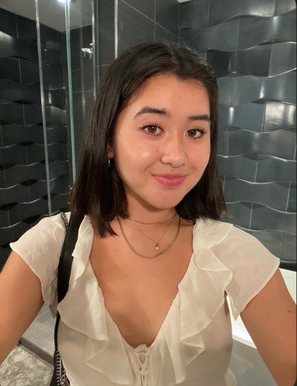 Jen wearing the Maybelline Lash Sensational Luscious Mascara in black