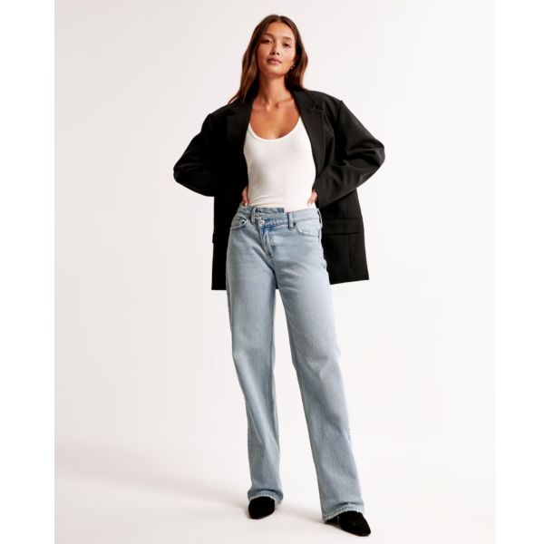 10 Top 2026 Jeans Trends, According to Stylists