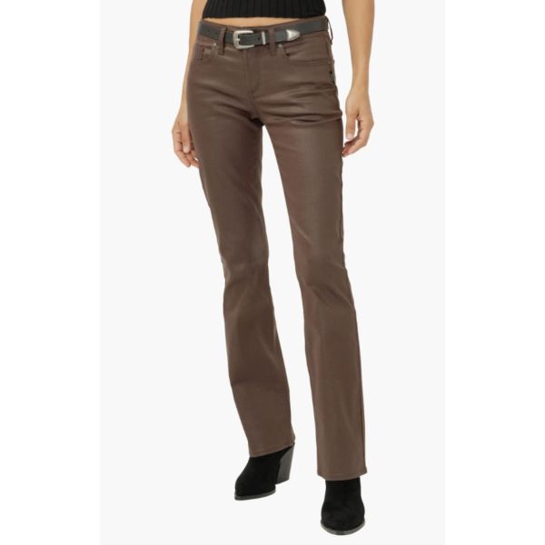 10 Top 2026 Jeans Trends, According to Stylists
