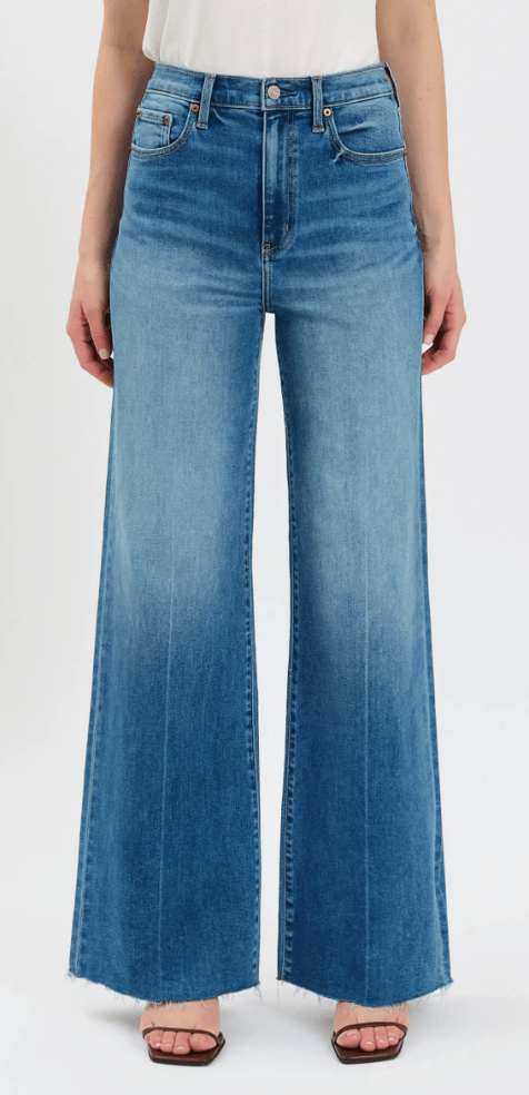 10 Top 2026 Jeans Trends, According to Stylists