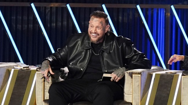 Star Search Live. (L to R) Chrissy Teigen, Jelly Roll, Sarah Michelle Gellar in episode 102 of Star Search Live.