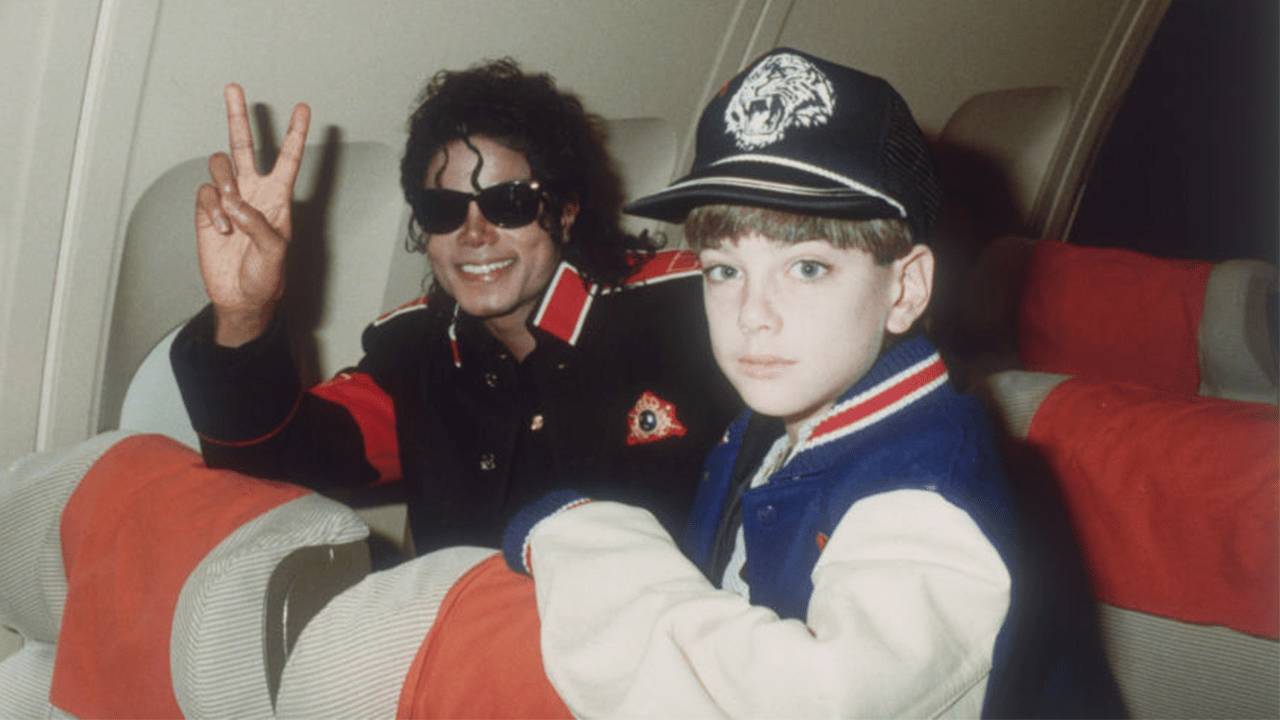 UNSPECIFIED - JULY 11: Michael Jackson with 10 year old Jimmy Safechuck on the tour plane on 11th of July 1988. (Photo by Dave Hogan/Getty Images)
