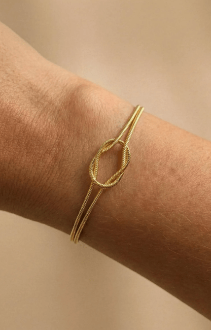 Gold knotted bracelet